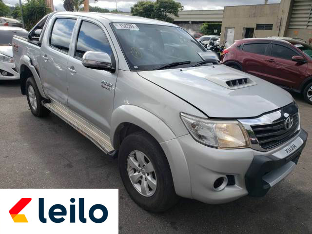 LOTE 026 - TOYOTA HILUX CD SRV 2013