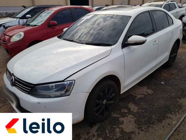 LOTE 018 - VOLKSWAGEN JETTA COMFORTLINE 2014