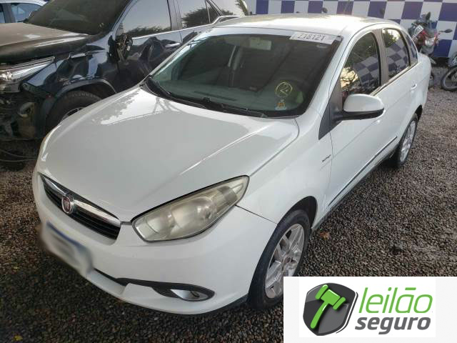 LOTE 039 -  FIAT GRAND SIENA ESSENCE E.TORQ 2013